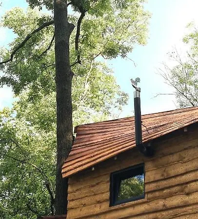 Tree Vill אתר קמפינג
